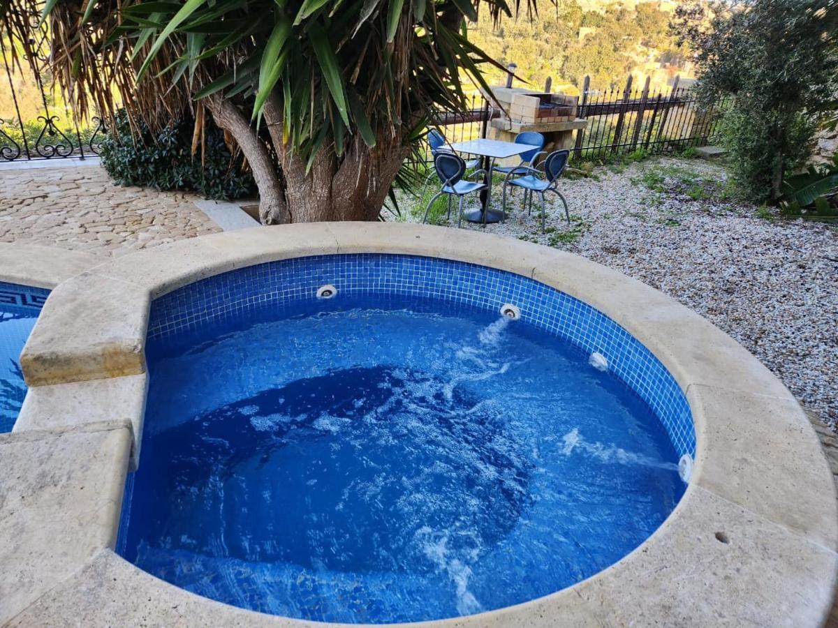 Gozo Island Escape Sleeps 4 With Private Bathroom Ghajn il-Kbira  Dış mekan fotoğraf