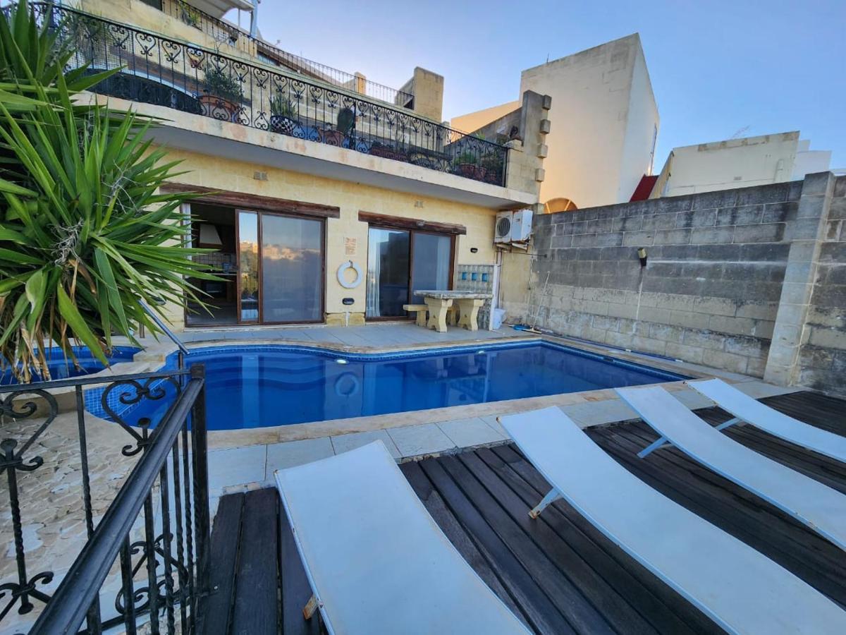 Gozo Island Escape Sleeps 4 With Private Bathroom Ghajn il-Kbira  Dış mekan fotoğraf