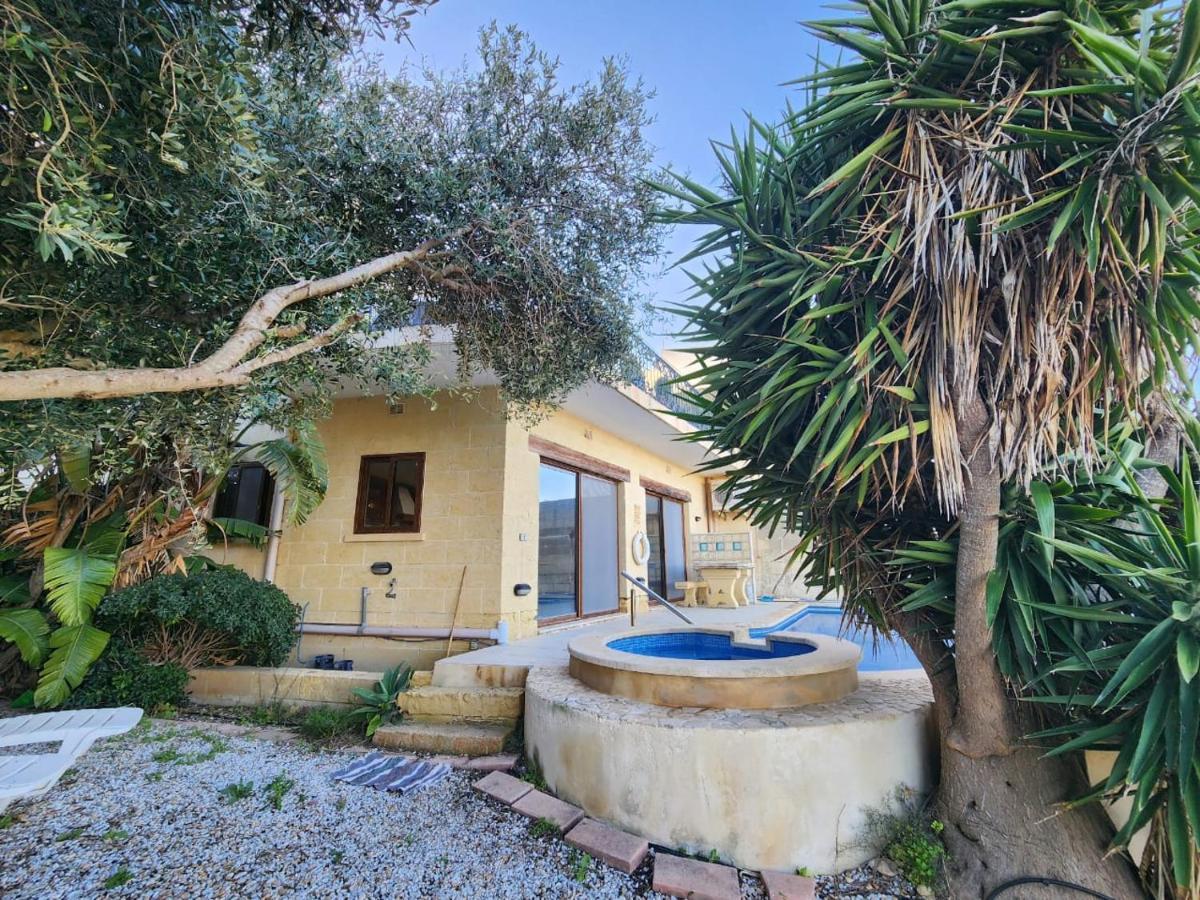 Gozo Island Escape Sleeps 4 With Private Bathroom Ghajn il-Kbira  Dış mekan fotoğraf