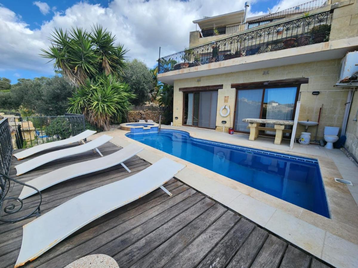 Gozo Island Escape Sleeps 4 With Private Bathroom Ghajn il-Kbira  Dış mekan fotoğraf