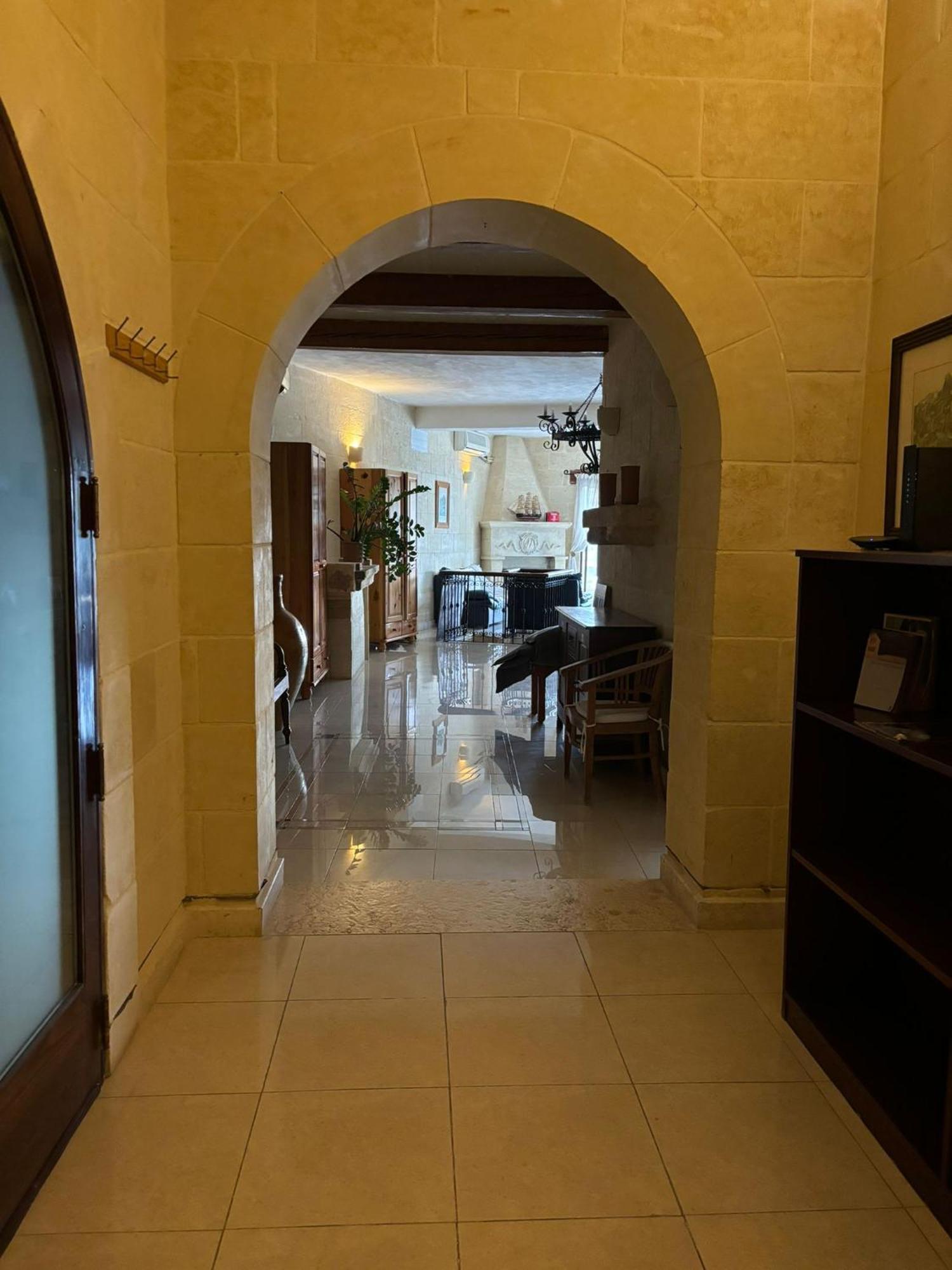 Gozo Island Escape Sleeps 4 With Private Bathroom Ghajn il-Kbira  Dış mekan fotoğraf