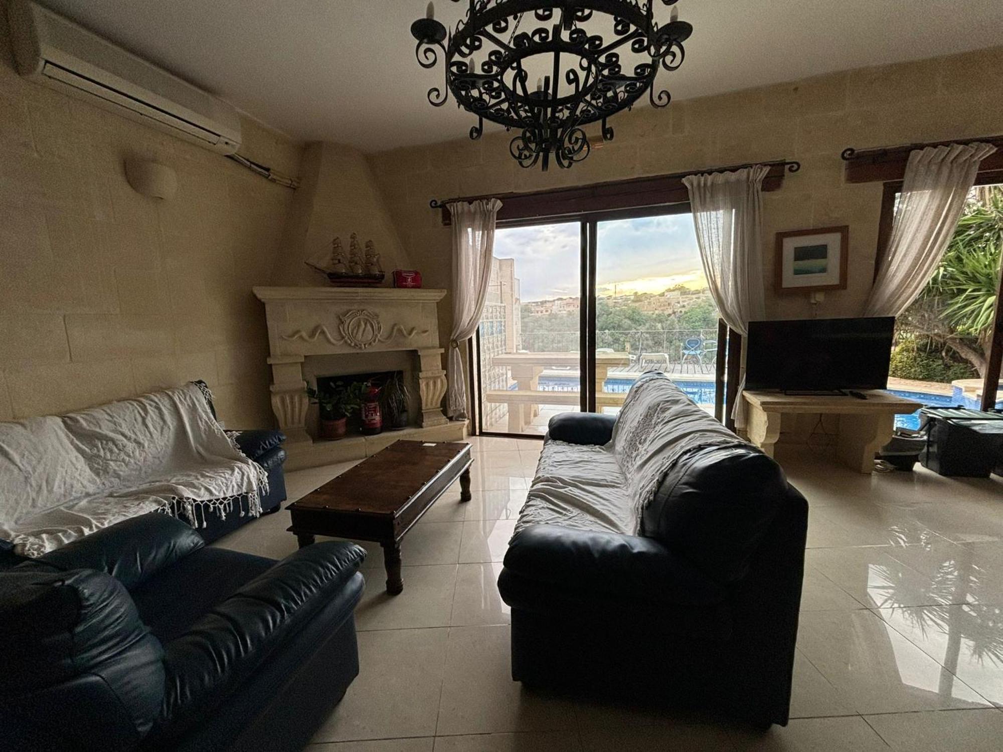 Gozo Island Escape Sleeps 4 With Private Bathroom Ghajn il-Kbira  Dış mekan fotoğraf