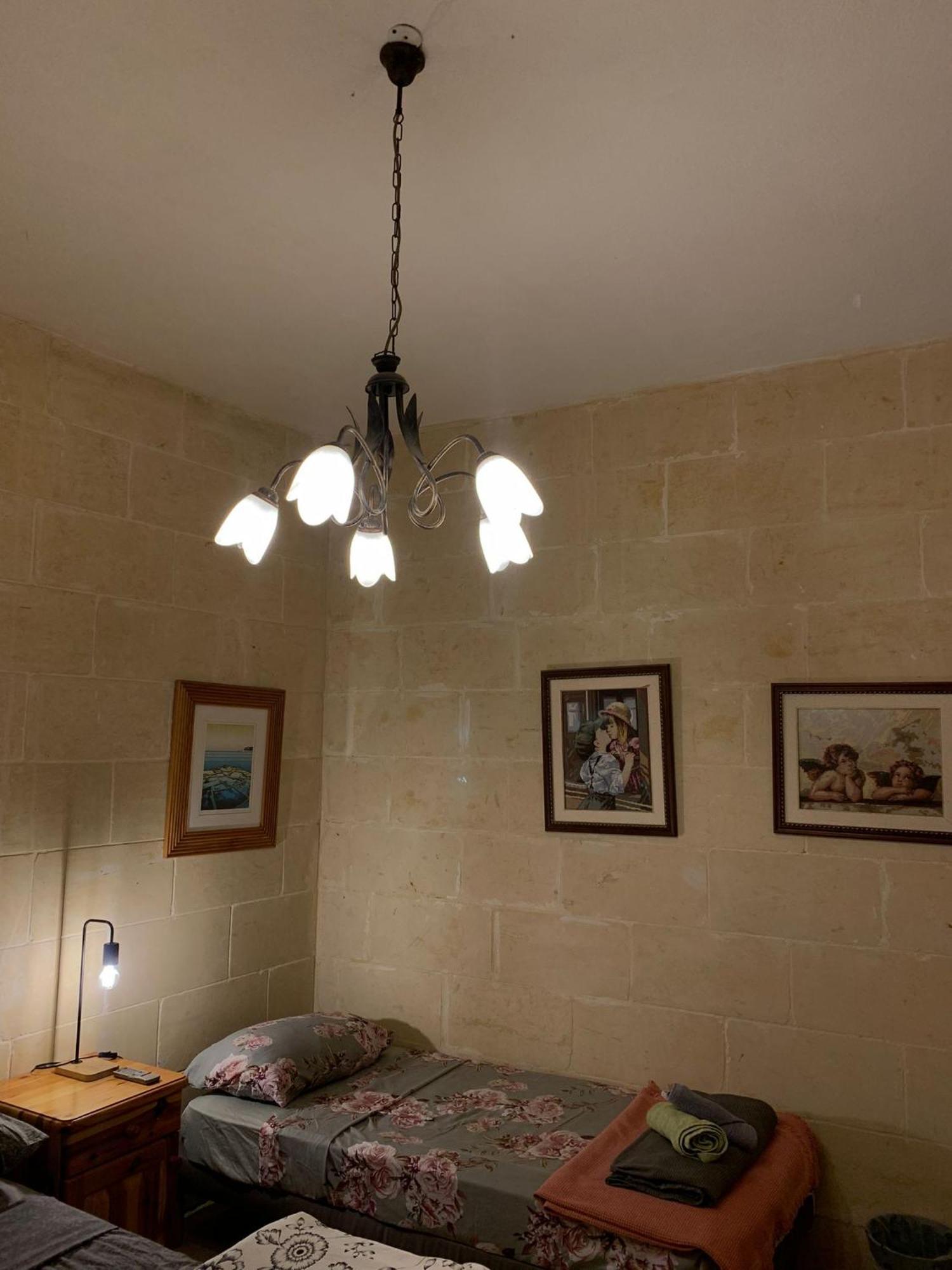 Gozo Island Escape Sleeps 4 With Private Bathroom Ghajn il-Kbira  Dış mekan fotoğraf