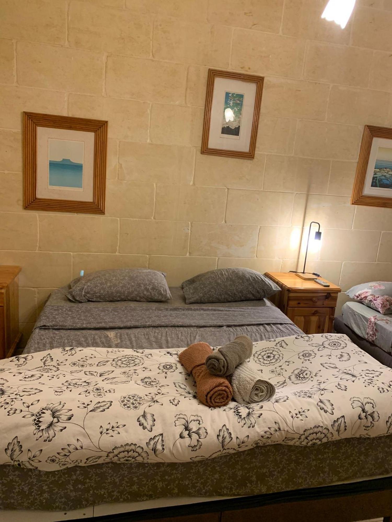 Gozo Island Escape Sleeps 4 With Private Bathroom Ghajn il-Kbira  Dış mekan fotoğraf