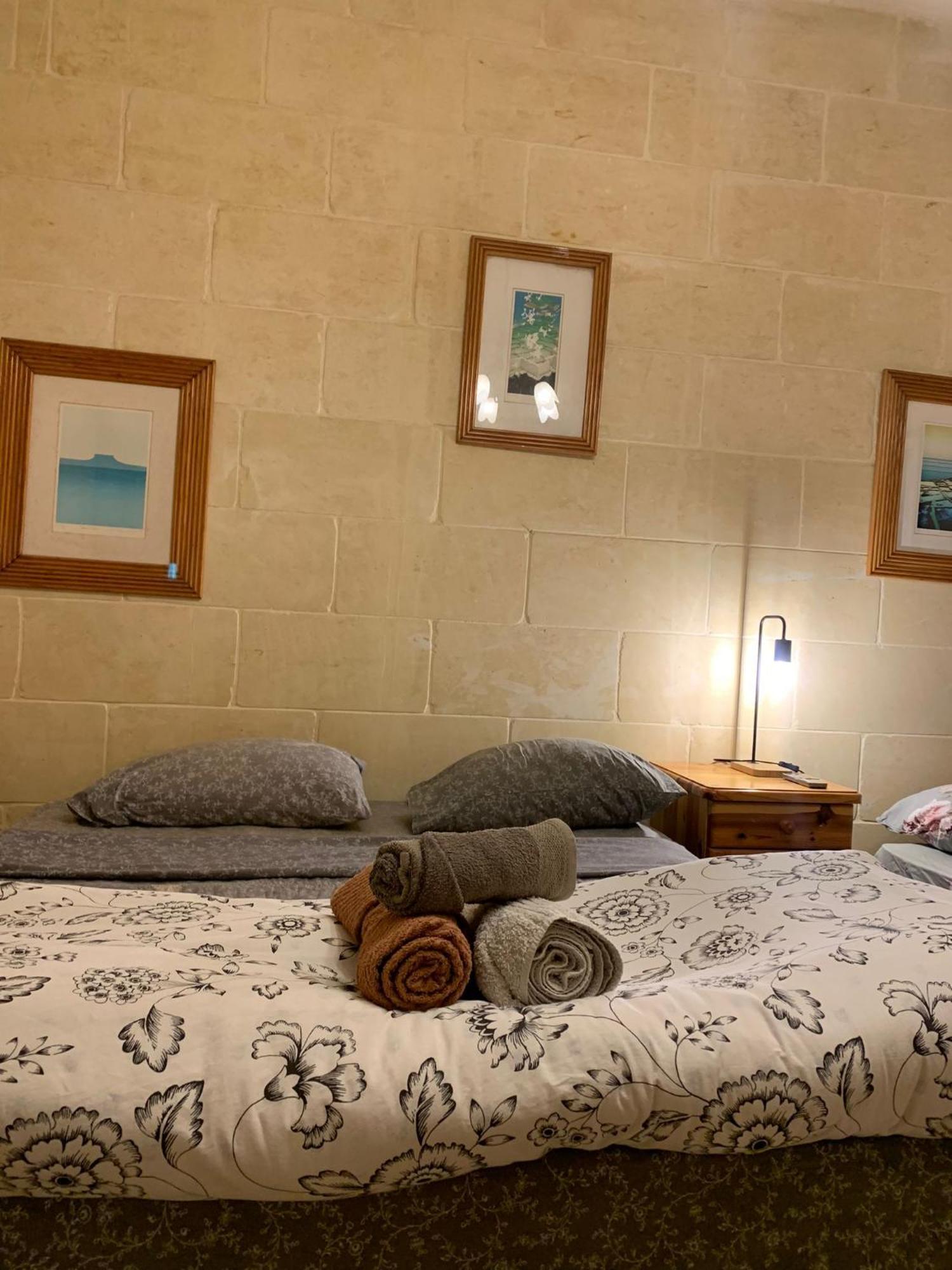 Gozo Island Escape Sleeps 4 With Private Bathroom Ghajn il-Kbira  Dış mekan fotoğraf