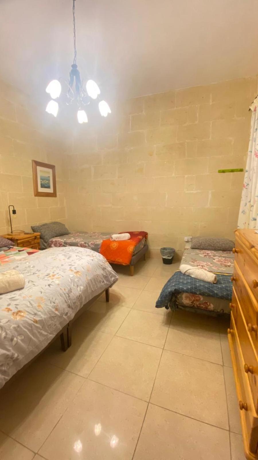 Gozo Island Escape Sleeps 4 With Private Bathroom Ghajn il-Kbira  Dış mekan fotoğraf