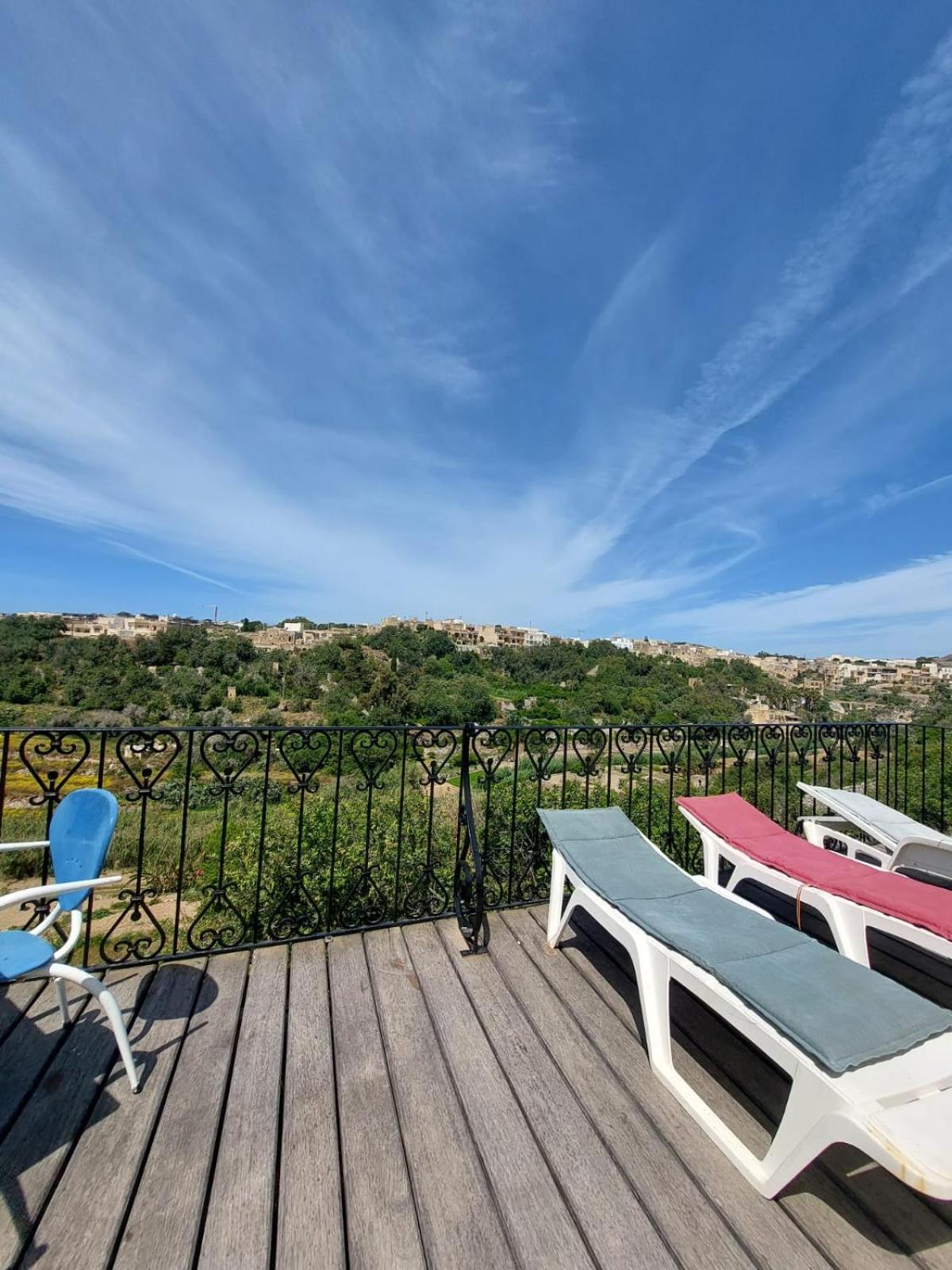 Gozo Island Escape Sleeps 4 With Private Bathroom Ghajn il-Kbira  Dış mekan fotoğraf